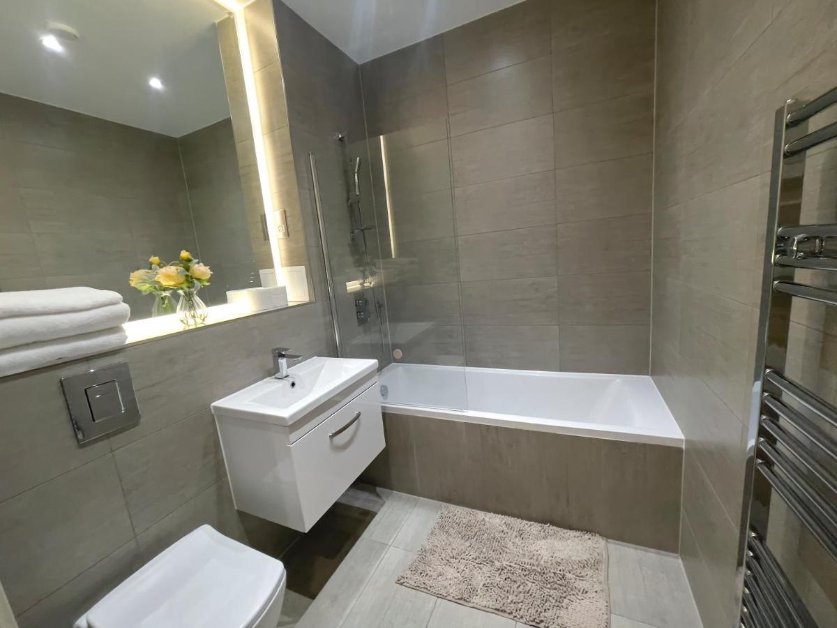 Lovely 2 Double Bedroom Flat With Free Parking - At The Atrium Mk ميلتون كينيز المظهر الخارجي الصورة